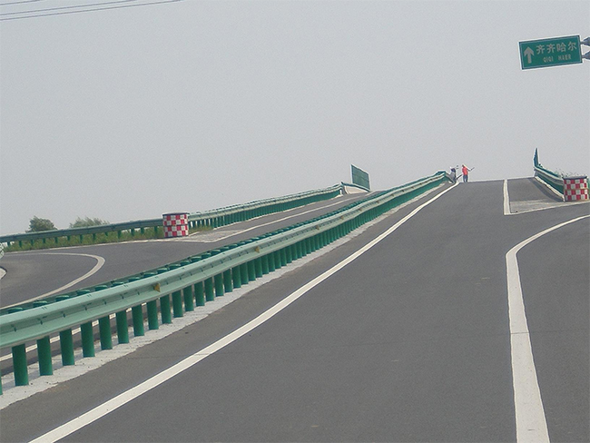 安阳高速公路护栏的材质与规格
