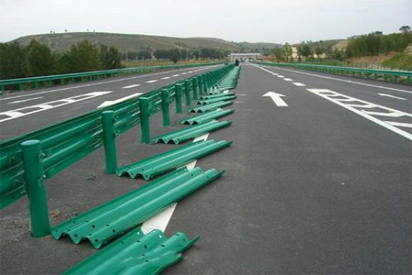 安阳波形护栏的维护与管理确保道路安全的关键步骤